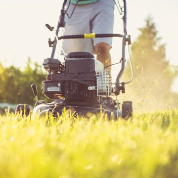Jak prawidłowo dbać o kosiarkę spalinową?
