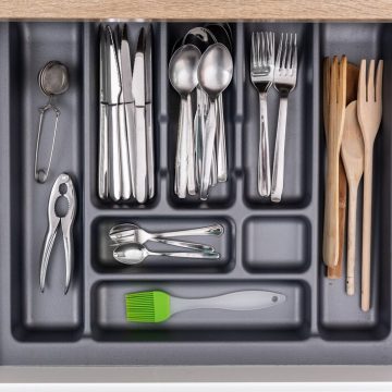 Jak skutecznie zorganizować przestrzeń w swojej kuchni dzięki praktycznym akcesoriom?