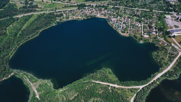 Zalety i zastosowania betonowych zbiorników w gospodarstwach domowych