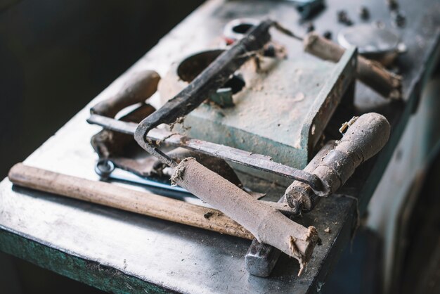 Jak wybrać odpowiednie nożyce do blachy dla swojego projektu?